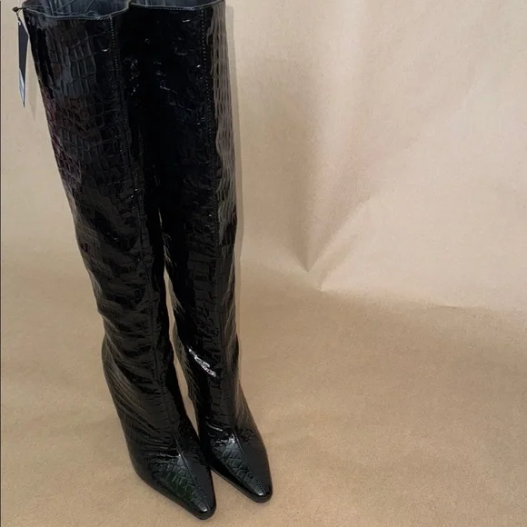 Forever 21 - Black Croc-Embossed Knee-High Boots - Picture 3 of 10